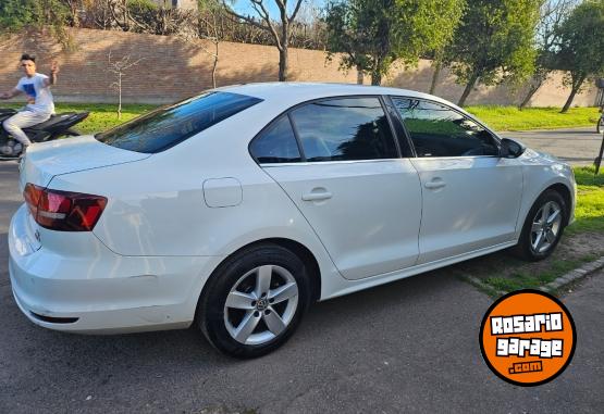 Autos - Volkswagen Vento highline 2017 Nafta 125000Km - En Venta