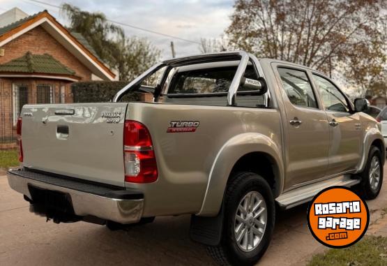 Camionetas - Toyota Hilux Pick-Up 3.0 cd SRV 2012 Diesel 111111Km - En Venta