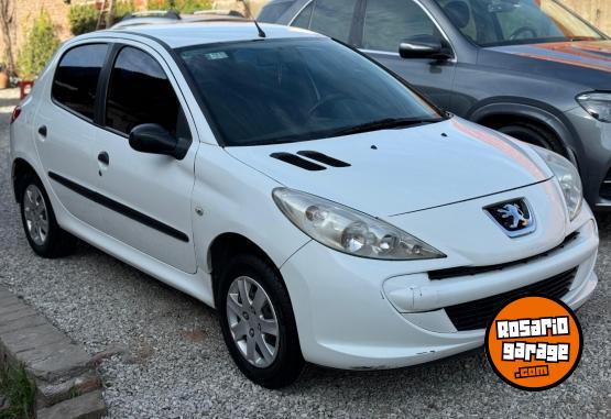 Autos - Peugeot 207 2013 Nafta 153000Km - En Venta