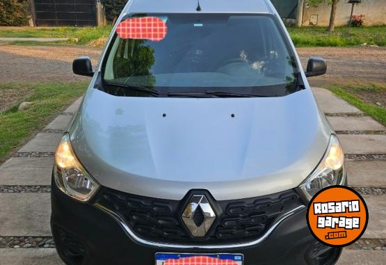 Utilitarios - Renault Kangoo 2023 Nafta 55000Km - En Venta