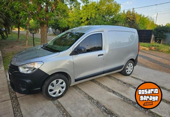 Utilitarios - Renault Kangoo 2023 Nafta 55000Km - En Venta