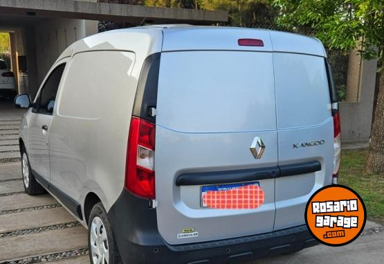 Utilitarios - Renault Kangoo 2023 Nafta 55000Km - En Venta