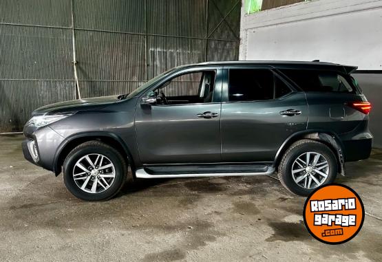 Autos - Toyota SW4 SRX 4X4 AT 2019 Diesel 58000Km - En Venta