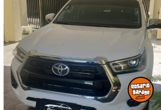 Camionetas - Toyota HILUX SRV 4X4 2.8 2023 Diesel 18500Km - En Venta