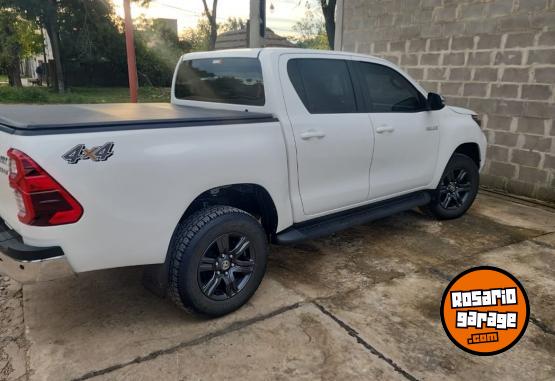 Camionetas - Toyota HILUX SRV 4X4 2.8 2023 Diesel 18500Km - En Venta