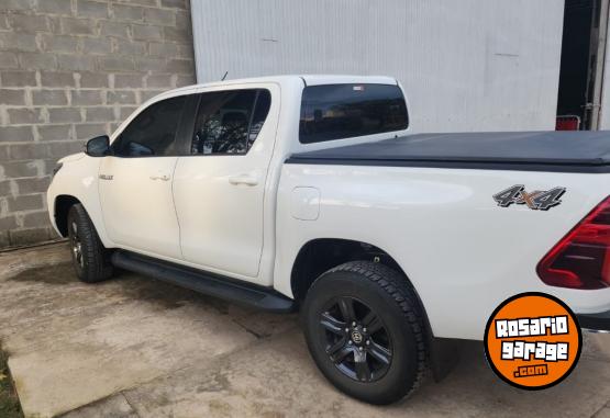 Camionetas - Toyota HILUX SRV 4X4 2.8 2023 Diesel 18500Km - En Venta