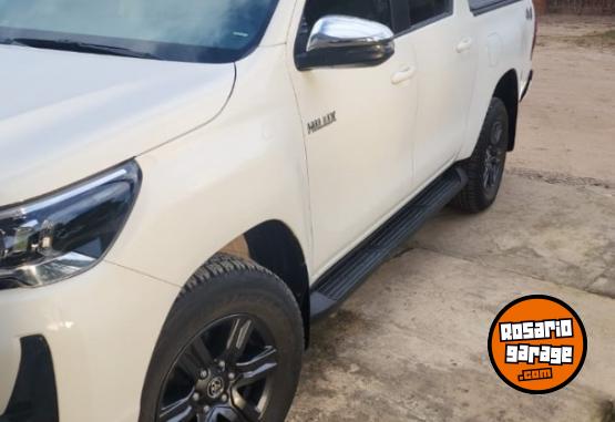 Camionetas - Toyota HILUX SRV 4X4 2.8 2023 Diesel 18500Km - En Venta