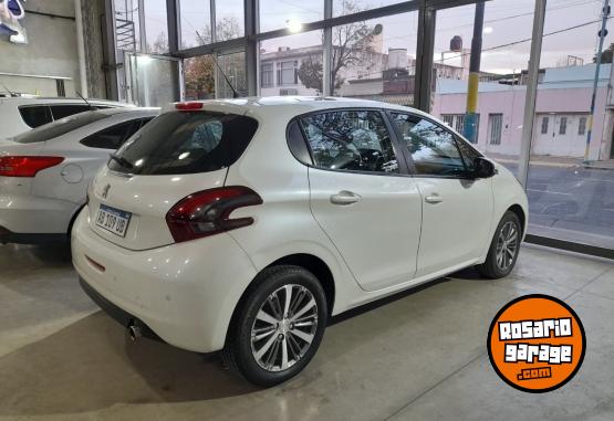 Autos - Peugeot 208 2017 Nafta 102000Km - En Venta