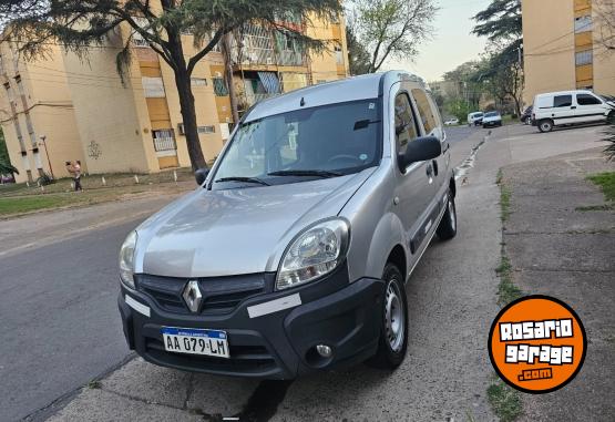 Utilitarios - Renault Kangoo 2016 GNC 210000Km - En Venta