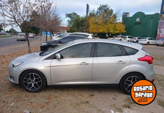 Autos - Ford Focus titanium 2017 Nafta 108000Km - En Venta