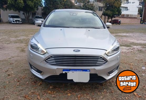 Autos - Ford Focus titanium 2017 Nafta 108000Km - En Venta