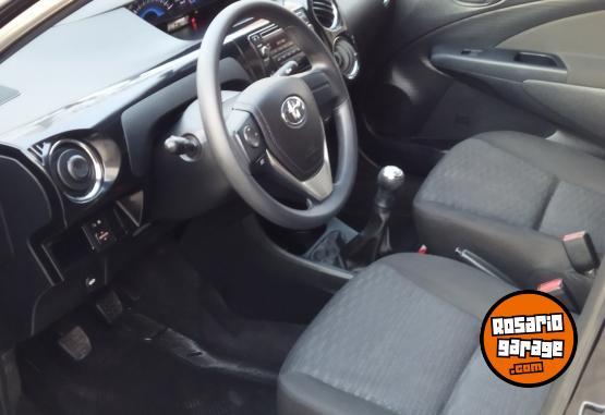 Autos - Toyota ETIOS  XS 2015 Nafta 40000Km - En Venta