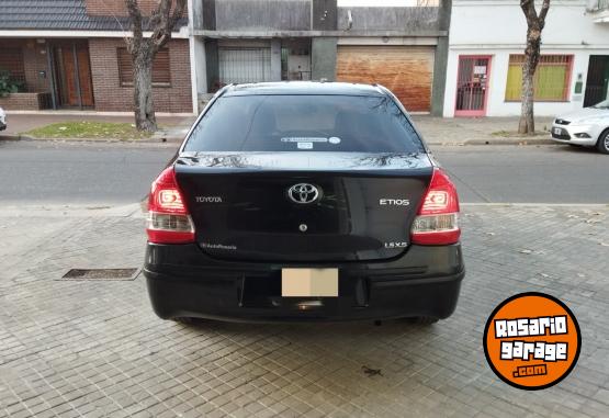 Autos - Toyota ETIOS  XS 2015 Nafta 40000Km - En Venta