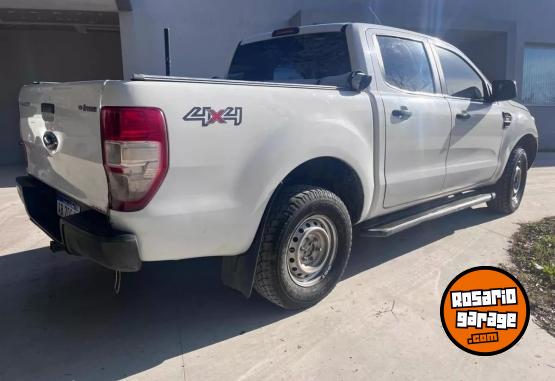 Camionetas - Ford Ranger 2.2  4x4 DC 2017 Diesel 300000Km - En Venta