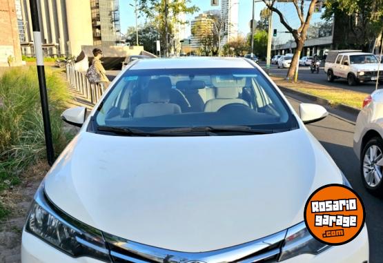 Autos - Toyota Corolla XLI CVT 2017 Nafta 130000Km - En Venta