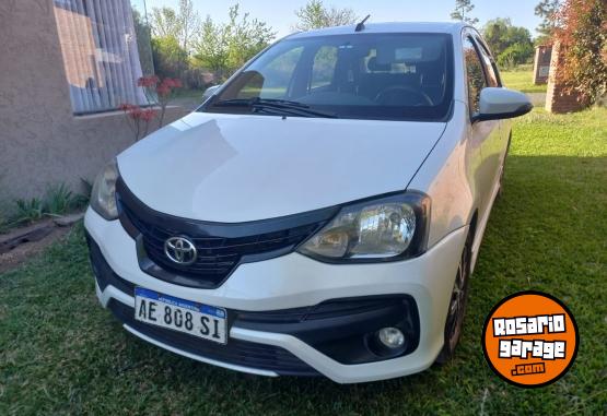 Autos - Toyota etios 2021 GNC 73000Km - En Venta