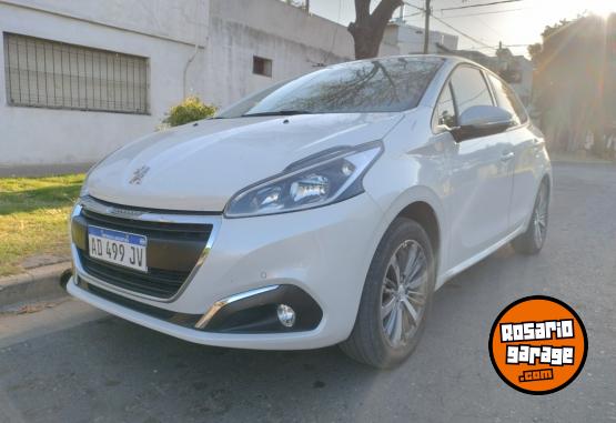 Autos - Peugeot 208 2019 Nafta 28500Km - En Venta