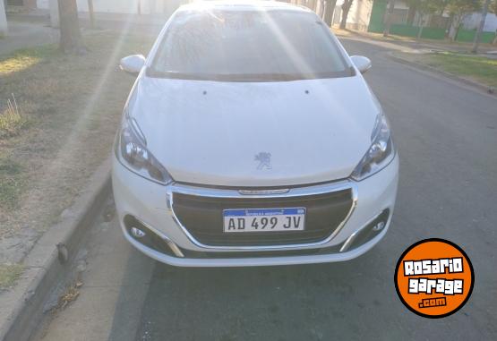 Autos - Peugeot 208 2019 Nafta 28500Km - En Venta