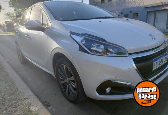 Autos - Peugeot 208 2019 Nafta 28500Km - En Venta