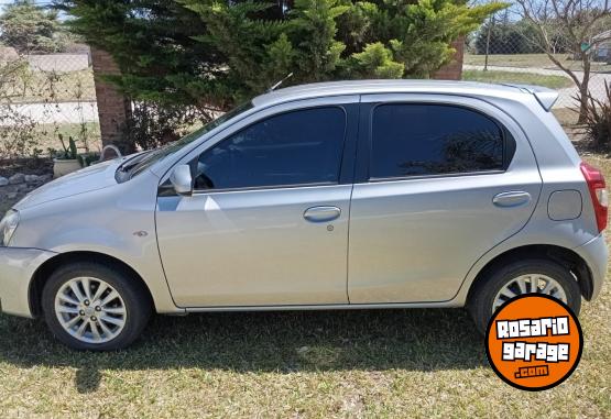 Autos - Toyota Etios 1.5 xls 2014 Nafta 125000Km - En Venta