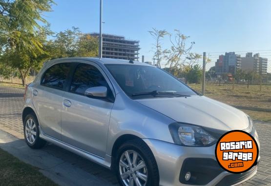 Autos - Toyota Etios 2017 Nafta 97000Km - En Venta