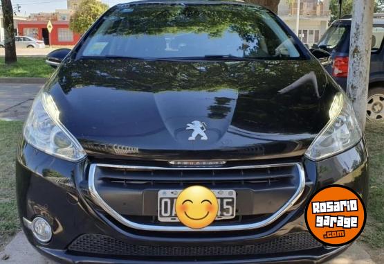 Autos - Peugeot 208 2014 Nafta 89000Km - En Venta