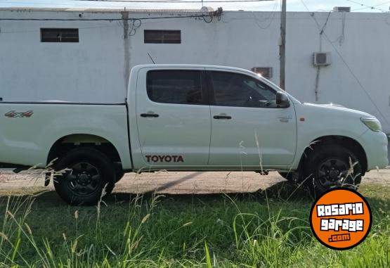 Camionetas - Toyota Hilux 4x4 DX Pack 2015 Diesel 92000Km - En Venta