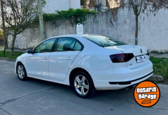 Autos - Volkswagen Vento Advance 2017 Nafta 72000Km - En Venta