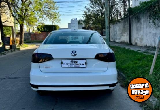 Autos - Volkswagen Vento Advance 2017 Nafta 72000Km - En Venta