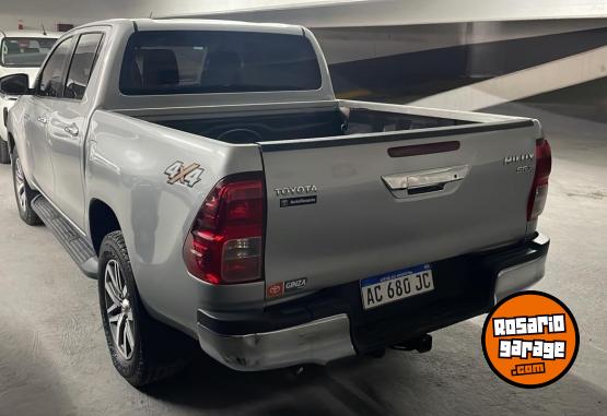 Camionetas - Toyota Hilux SRX 2018 Diesel 130000Km - En Venta