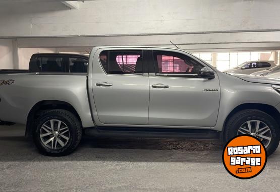 Camionetas - Toyota Hilux SRX 2018 Diesel 130000Km - En Venta