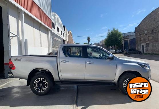 Camionetas - Toyota Hilux SRX 2023 Diesel 0Km - En Venta