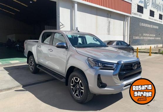 Camionetas - Toyota Hilux SRX 2023 Diesel 0Km - En Venta