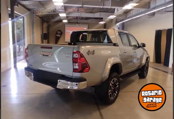 Camionetas - Toyota Hilux SRX 2024 Diesel 0Km - En Venta