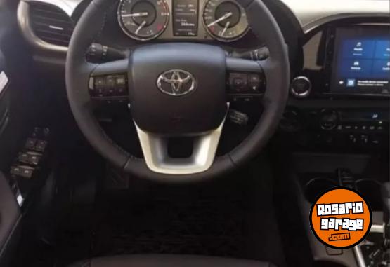 Camionetas - Toyota Hilux SRX 2024 Diesel 0Km - En Venta