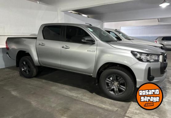 Camionetas - Toyota Hilux SR 2023 Diesel 0Km - En Venta