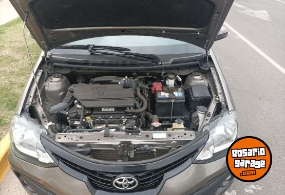 Autos - Toyota XLS 1.5 5 puertas XLS 2018 Nafta 110000Km - En Venta