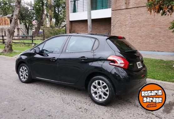 Autos - Peugeot 208 allure touchscr permu 2015 Nafta 96000Km - En Venta