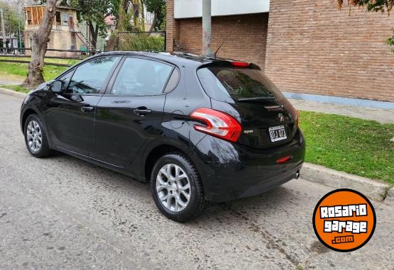 Autos - Peugeot 208 allure touchscr permu 2015 Nafta 96000Km - En Venta