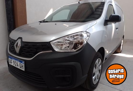 Utilitarios - Renault Kango 2023 Nafta 300Km - En Venta