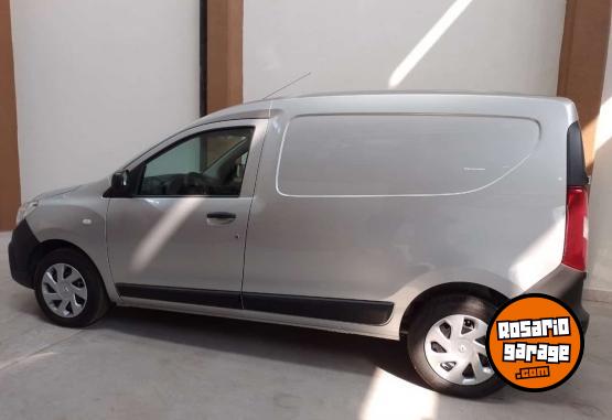 Utilitarios - Renault Kango 2023 Nafta 300Km - En Venta