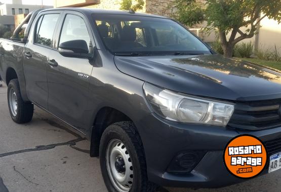 Camionetas - Toyota HILUX - 2.4 D/C DX 4 X 4 2017 Diesel 235000Km - En Venta