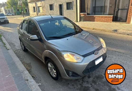 Autos - Ford Fiesta Max 2010 GNC 190000Km - En Venta