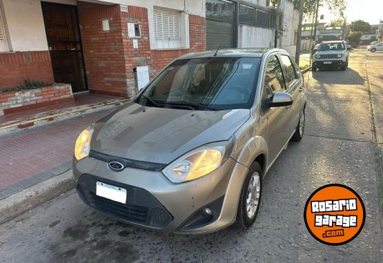 Autos - Ford Fiesta Max 2010 GNC 190000Km - En Venta