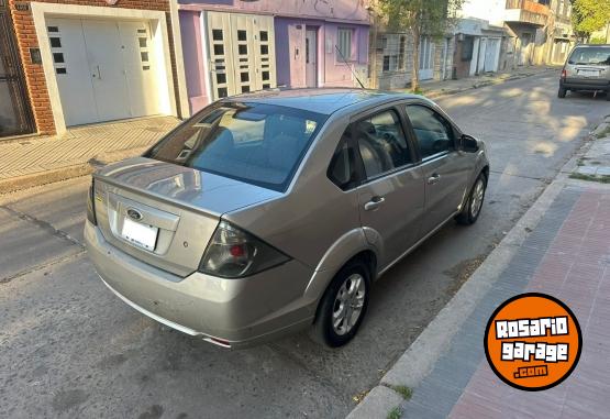 Autos - Ford Fiesta Max 2010 GNC 190000Km - En Venta