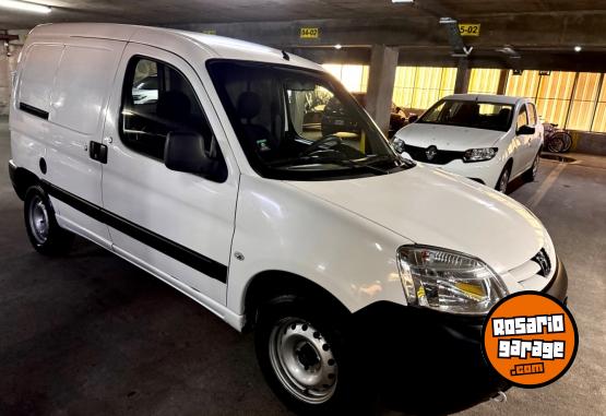 Utilitarios - Peugeot Partner 2018 Diesel 98000Km - En Venta