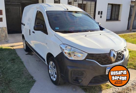 Utilitarios - Renault Kangoo 2023 Nafta 12000Km - En Venta