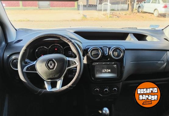 Utilitarios - Renault Kangoo 2023 Nafta 12000Km - En Venta