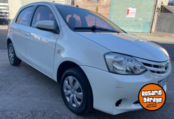 Autos - Toyota Etios 2016 Nafta 103000Km - En Venta