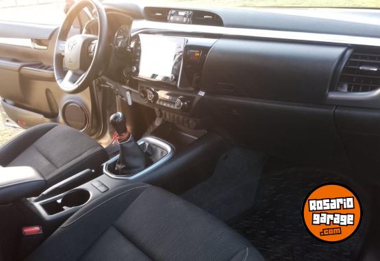 Camionetas - Toyota Hilux SRV 2021 Diesel 62000Km - En Venta